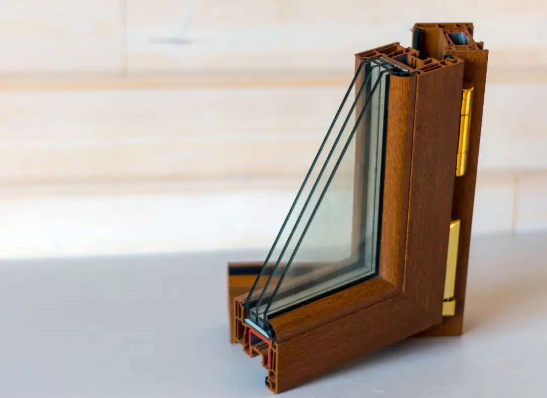 Installation de fenêtre en bois sur mesure Milhaud